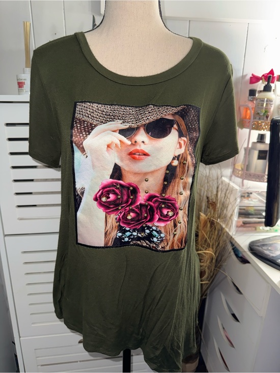 Tops - Women’s Olive Graphic Tee with Pink Floral Accent SIZE L